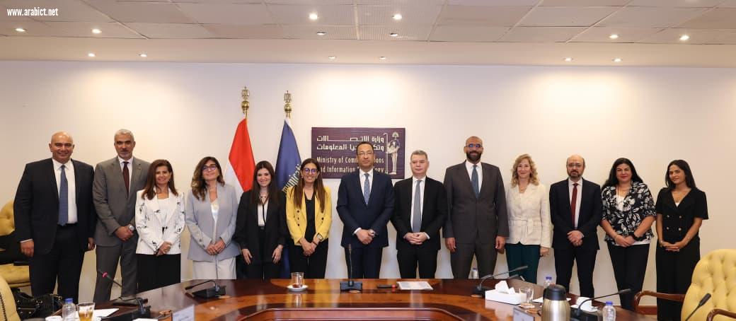 وزيرا التنمية المحلية والاتصالات يطلقان خدمة 
