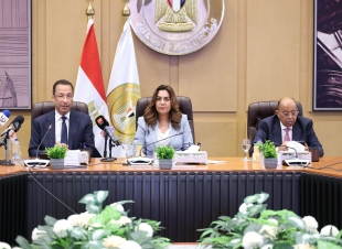 وزيرا التنمية المحلية والاتصالات يطلقان خدمة 