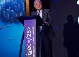 CAISEC’25 يكرم المهندس عاطف حلمي وزير الاتصالات وتكنولوجيا المعلومات الأسبق