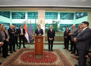 خلال مراسم التسليم والتسلم.  وزير الاتصالات وتكنولوجيا المعلومات يستقبل الوزير السابق ويبحث معه  ملفات العمل بالوزارة.