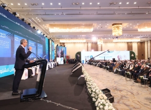  وزير الاتصالات: التوجيه البشرى هو العنصر الأهم فى منظومة الذكاء الاصطناعى